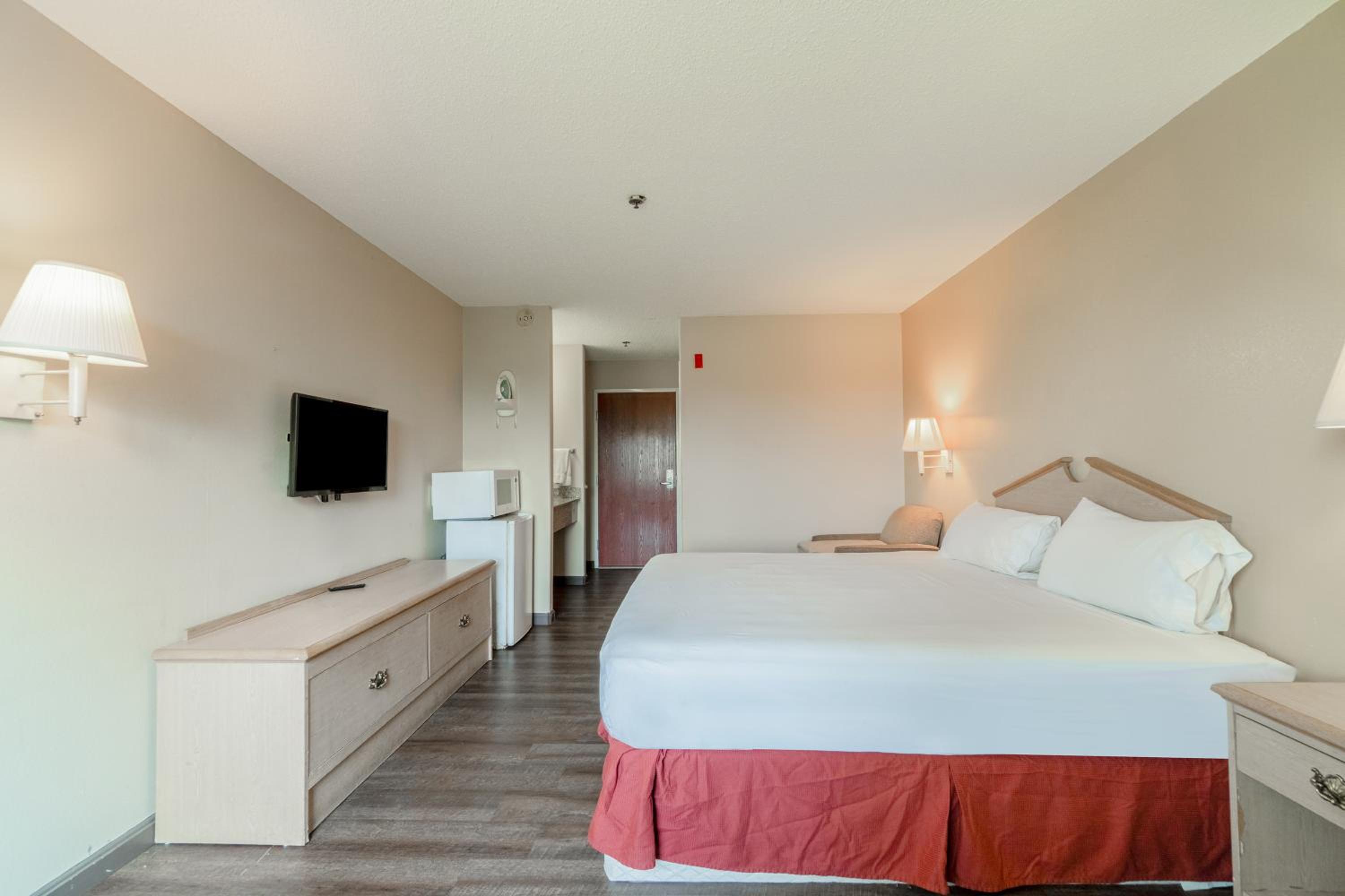 Фото Fairway Inn La Porte