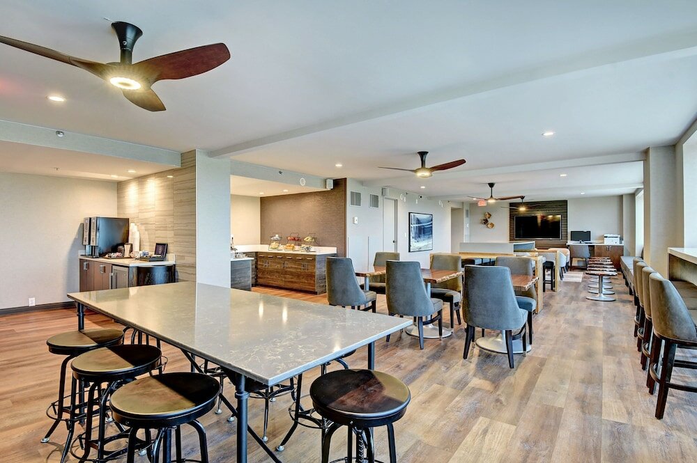 Фото Marriott Tulsa Hotel Southern Hills