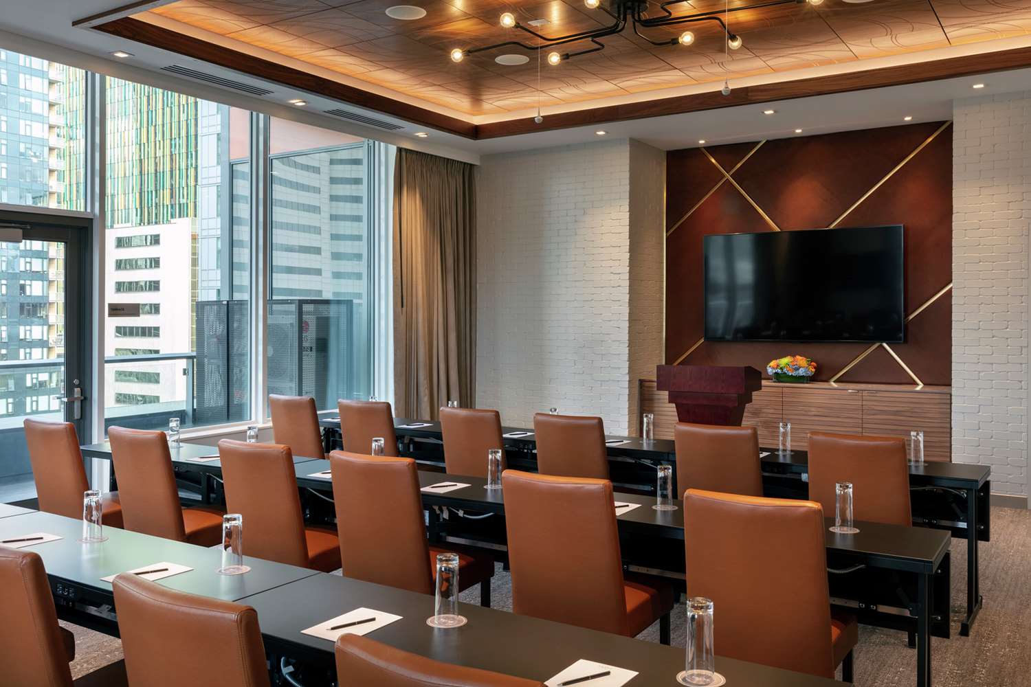 Фото The Sound Hotel Seattle Belltown, Tapestry Collection by Hilton