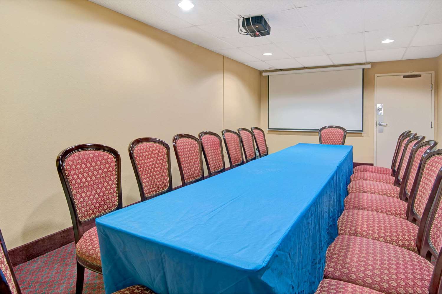 Фото Microtel Inn & Suites by Wyndham Raleigh