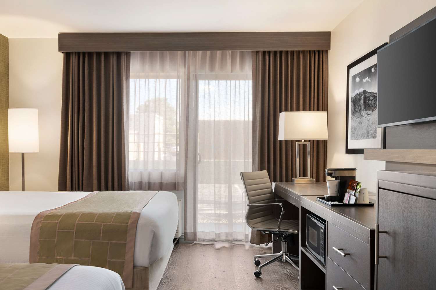 Фото Days Hotel by Wyndham Flagstaff