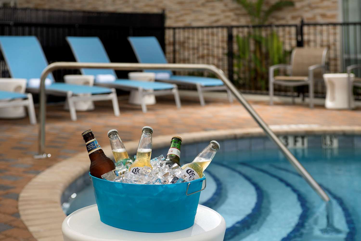 Фото Hampton Inn Miami - Airport East