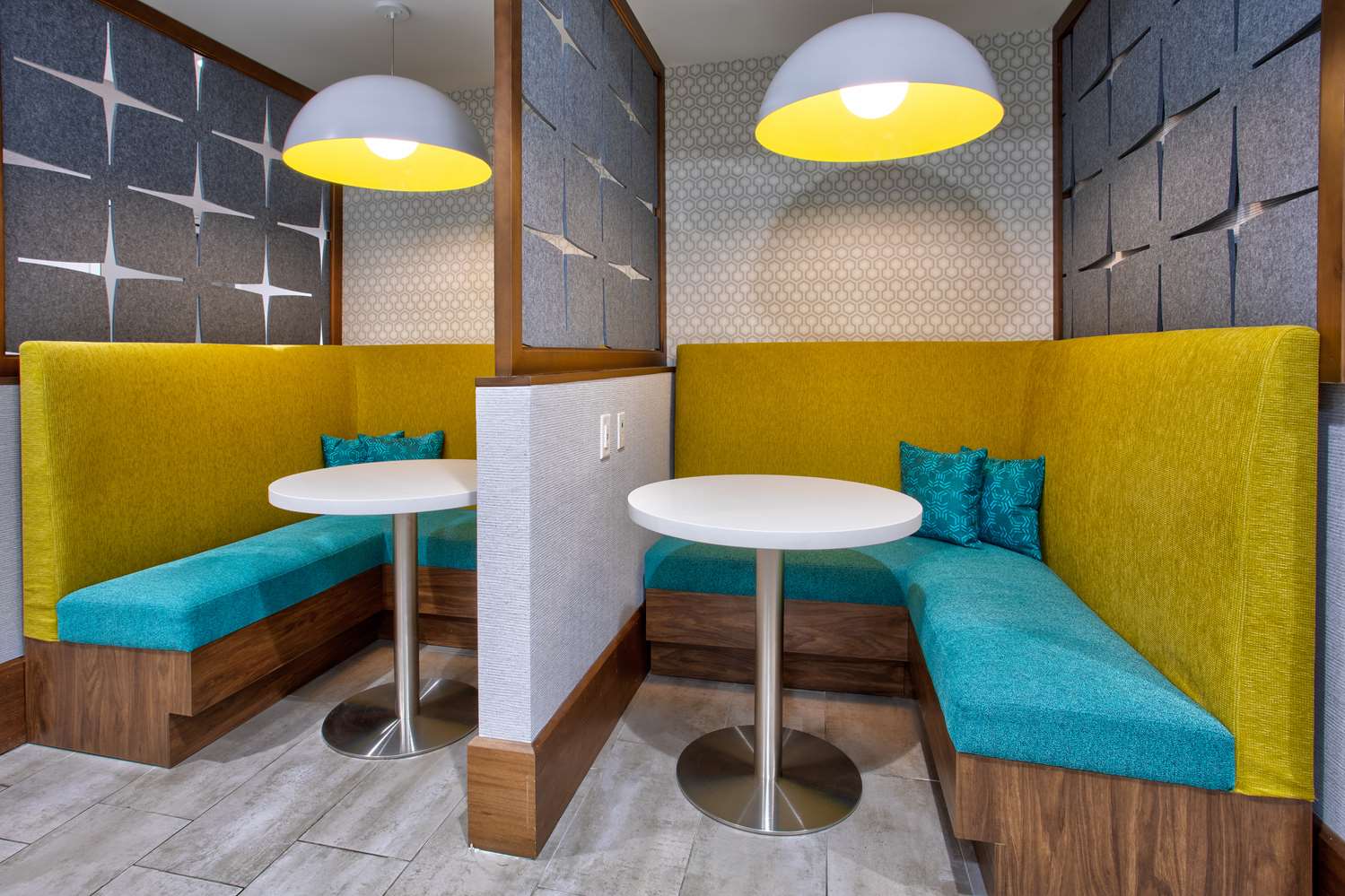 Фото Hampton Inn by Hilton Paris