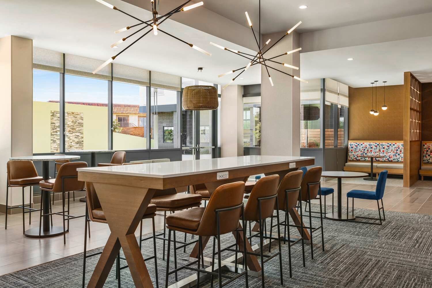 Фото Hampton Inn & Suites San Mateo-San Francisco Airport