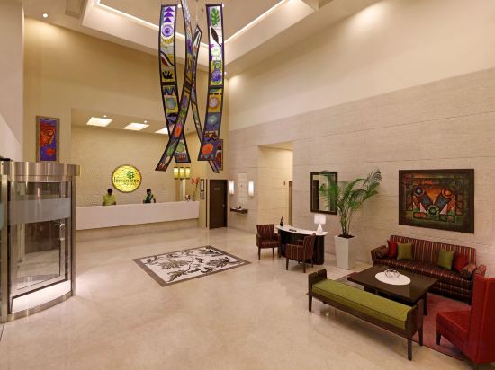 Фото Lemon Tree Premier, Ulsoor Lake, Bengaluru