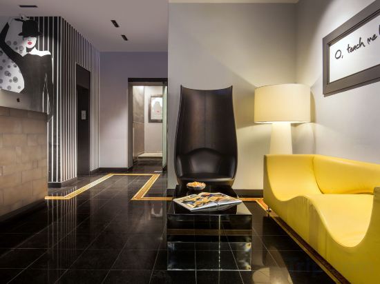 Фото Montenapoleone Suites