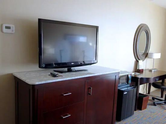 Фото Doubletree by Hilton Hotel Leominster