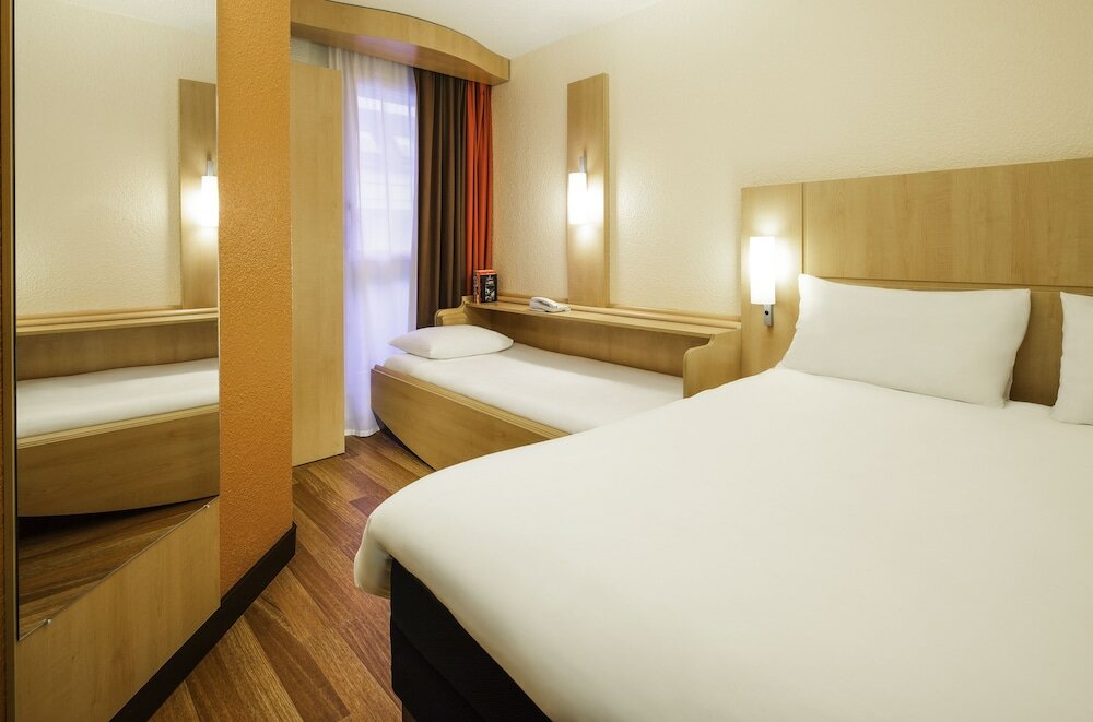 Фото ibis Versailles Château