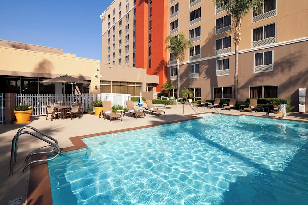 Фото Courtyard by Marriott Baldwin Park