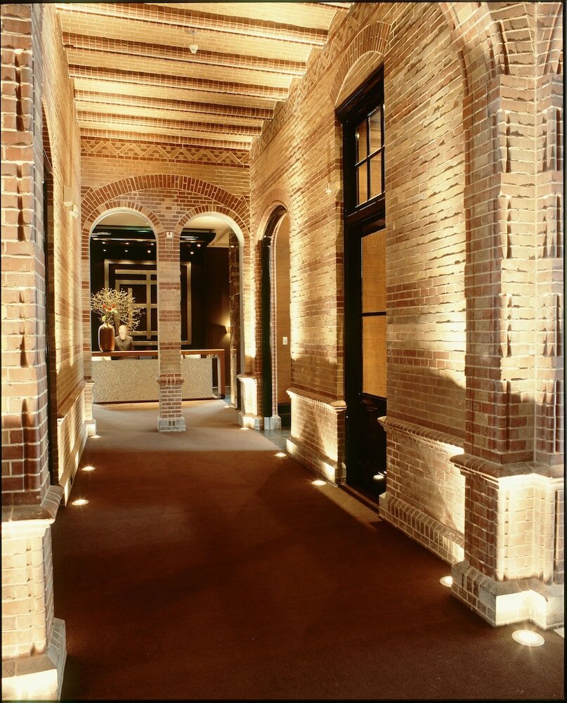 Фото The College Hotel