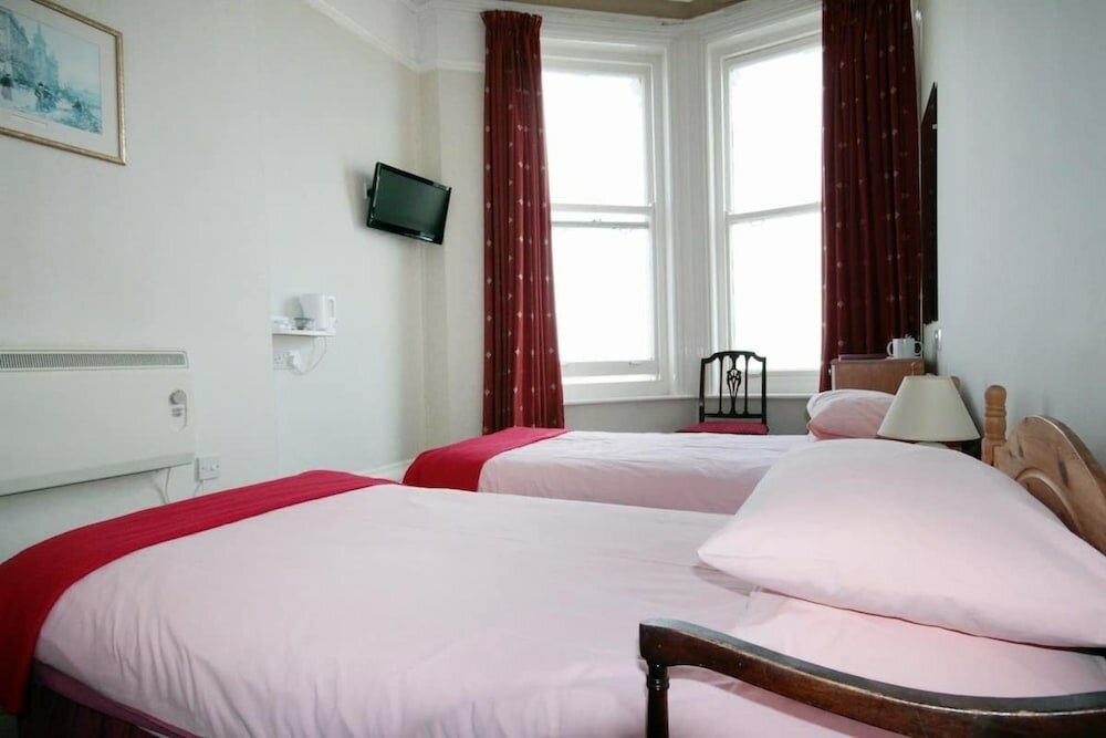Фото Oyo Marine Parade Hotel
