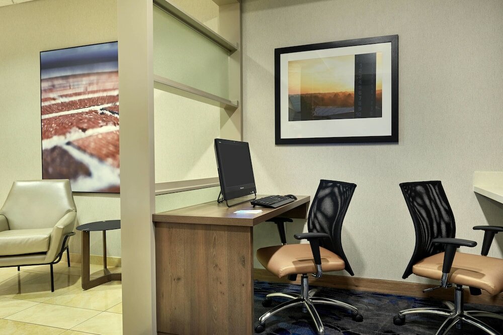 Фото Fairfield Inn & Suites by Marriott Indianapolis Downtown