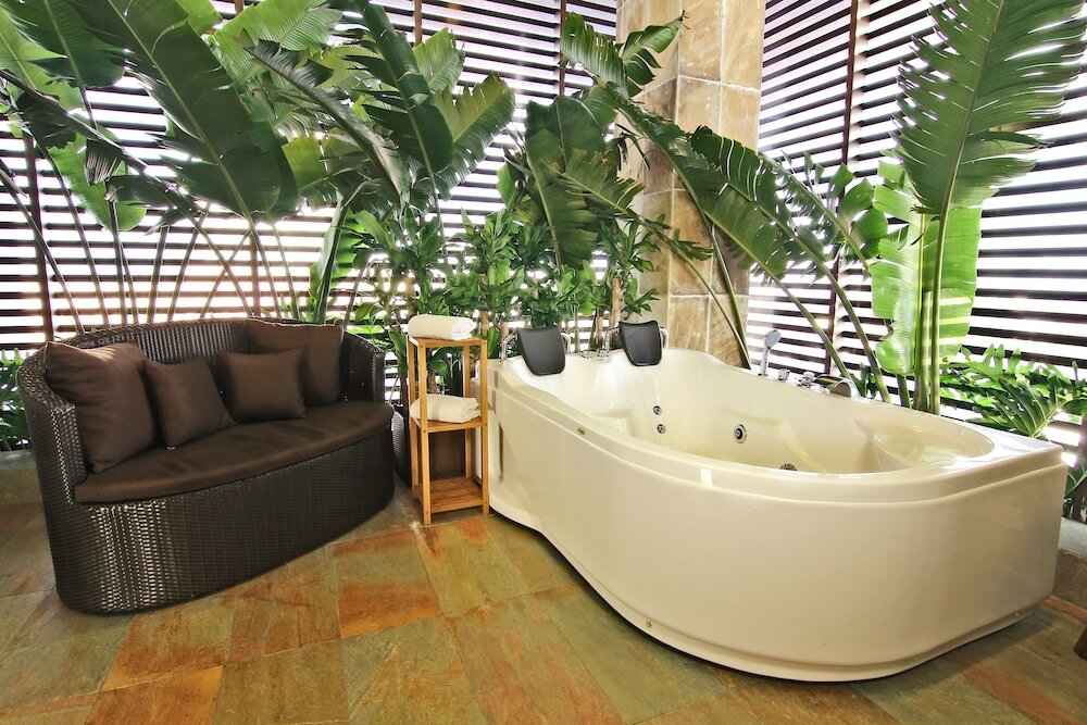 Фото Luxent Hotel