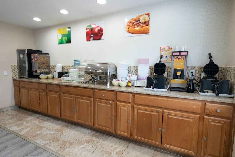 Фото Quality Inn & Suites Sun Prairie Madison East