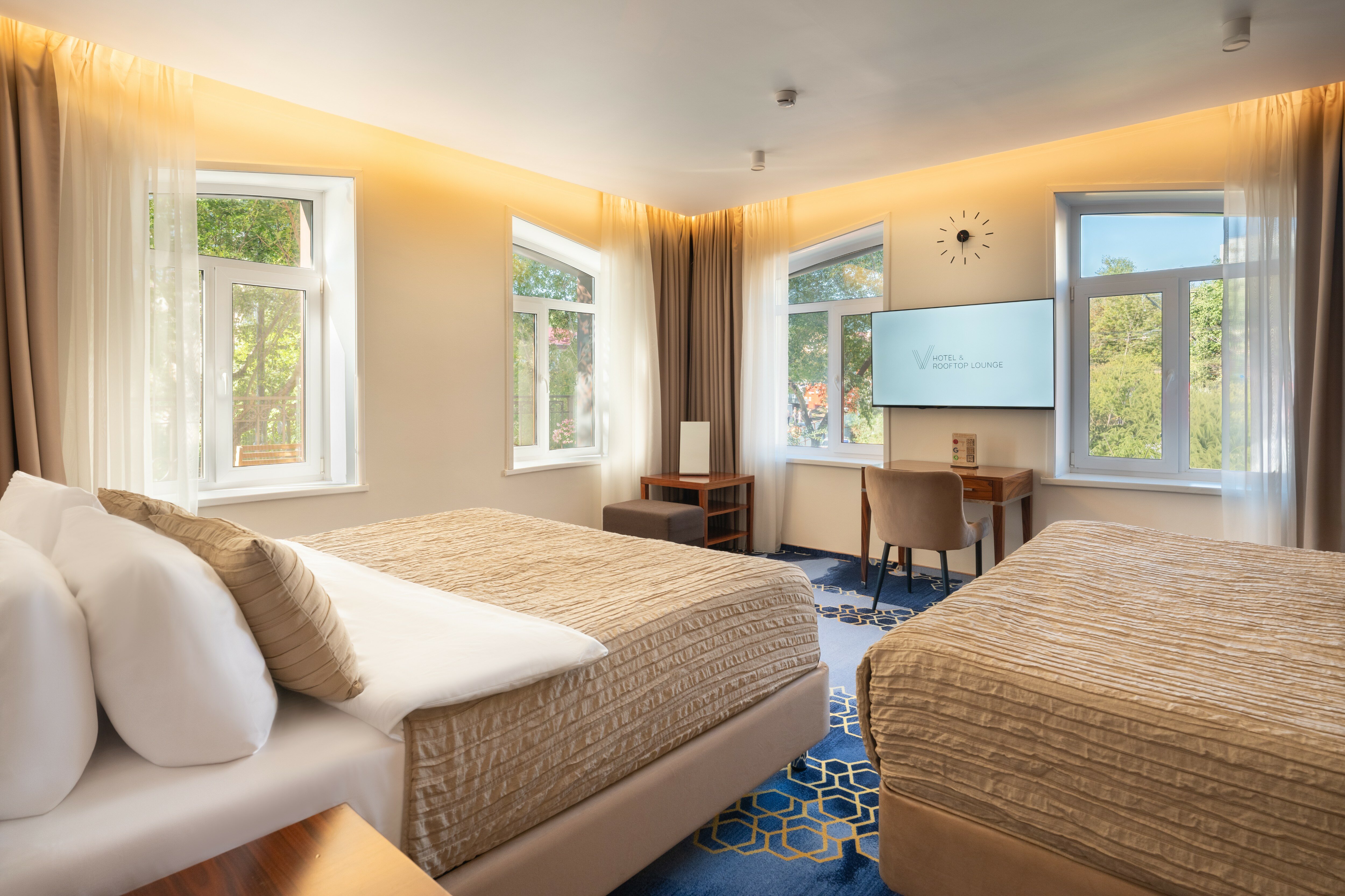 Фото V Hotel&Rooftop Lounge