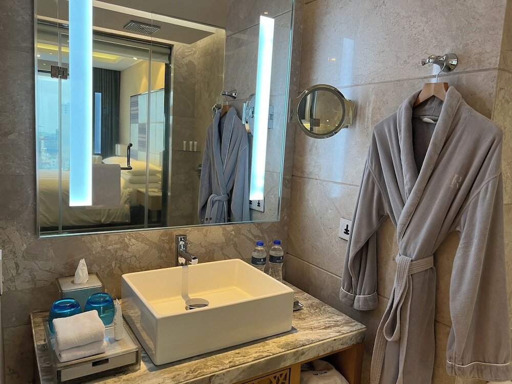 Фото Renaissance Dhaka Gulshan Hotel