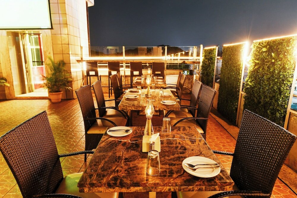 Фото Hotel Roopa