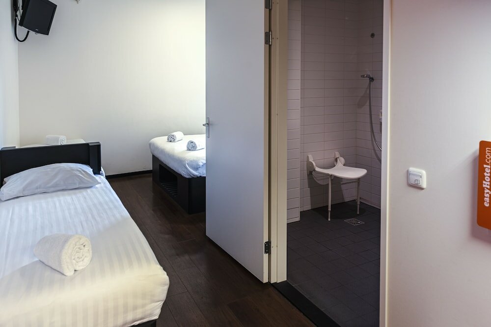 Фото EasyHotel Amsterdam City Centre South