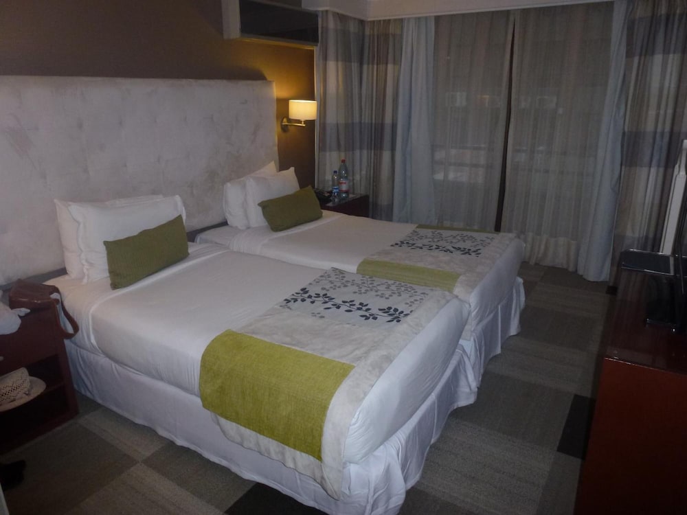 Фото Nu Hotel Toronto
