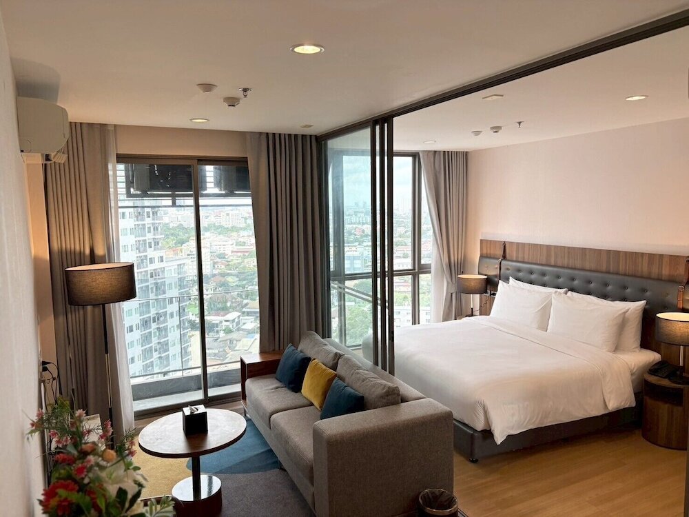 Фото Oakwood Suites Tiwanon Bangkok