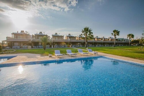 Гостиница Elya Beach Luxury Suites на Кипре