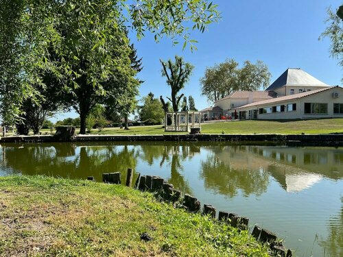 Гостиница Domaine de Roullet в Ангулеме