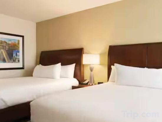 Фото Hilton Garden Inn Boston Logan Airport