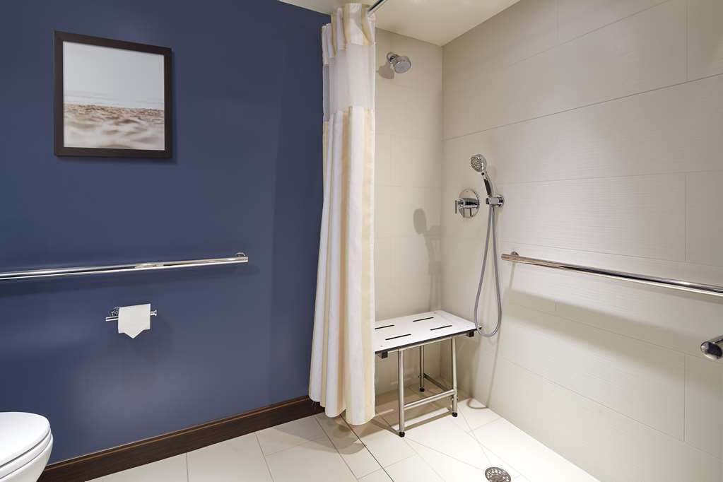Фото Hilton Garden Inn Waikiki Beach