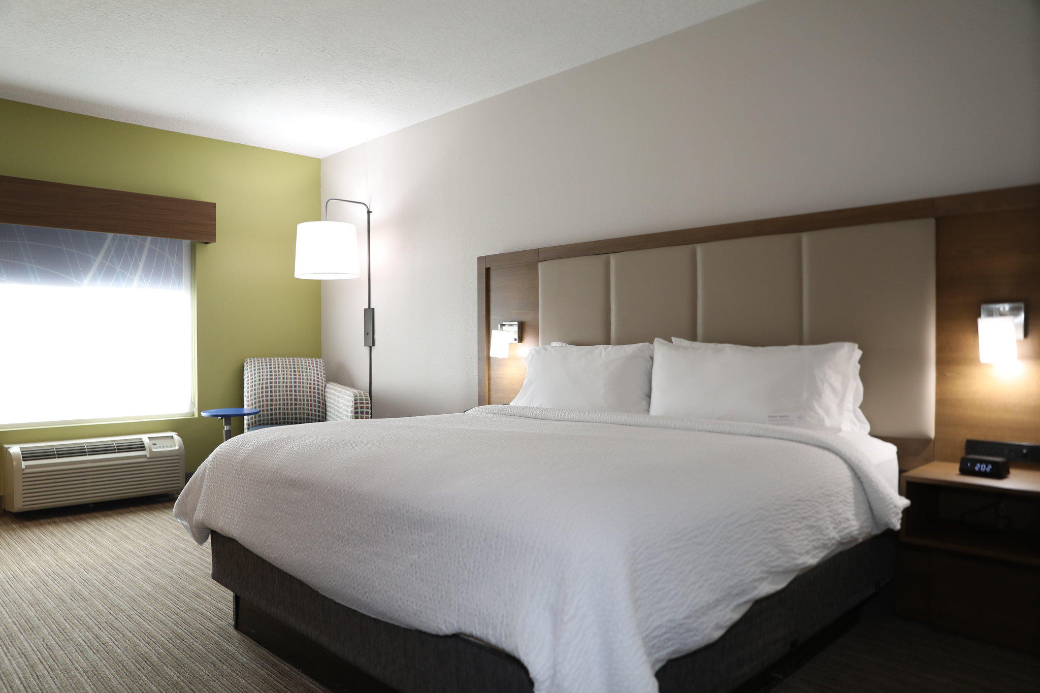 Фото Holiday Inn Express Hotel & Suites Albuquerque Airport, an Ihg Hotel