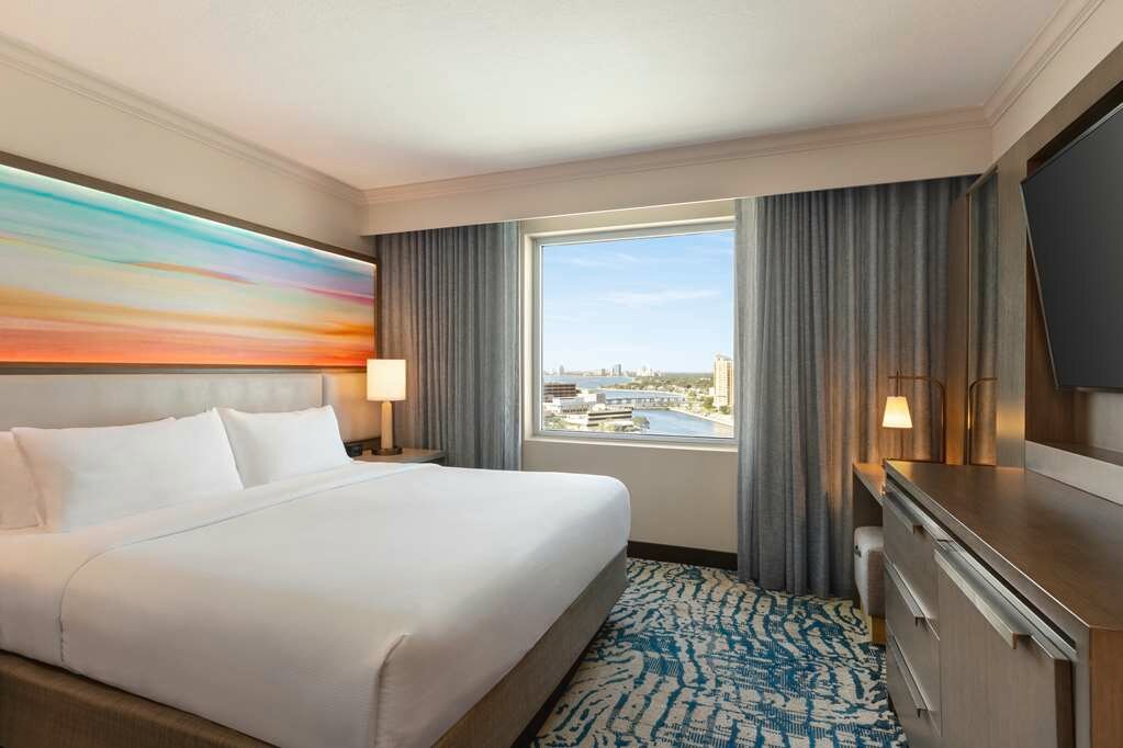 Фото Embassy Suites Tampa Downtown