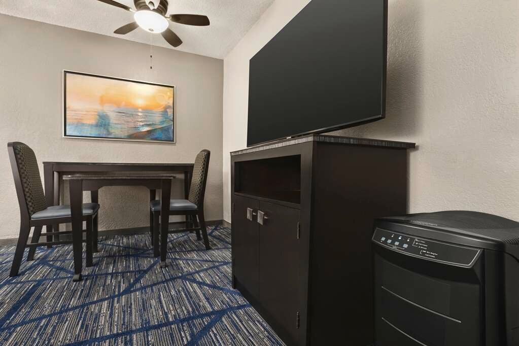 Фото Embassy Suites by Hilton Miami International Airport