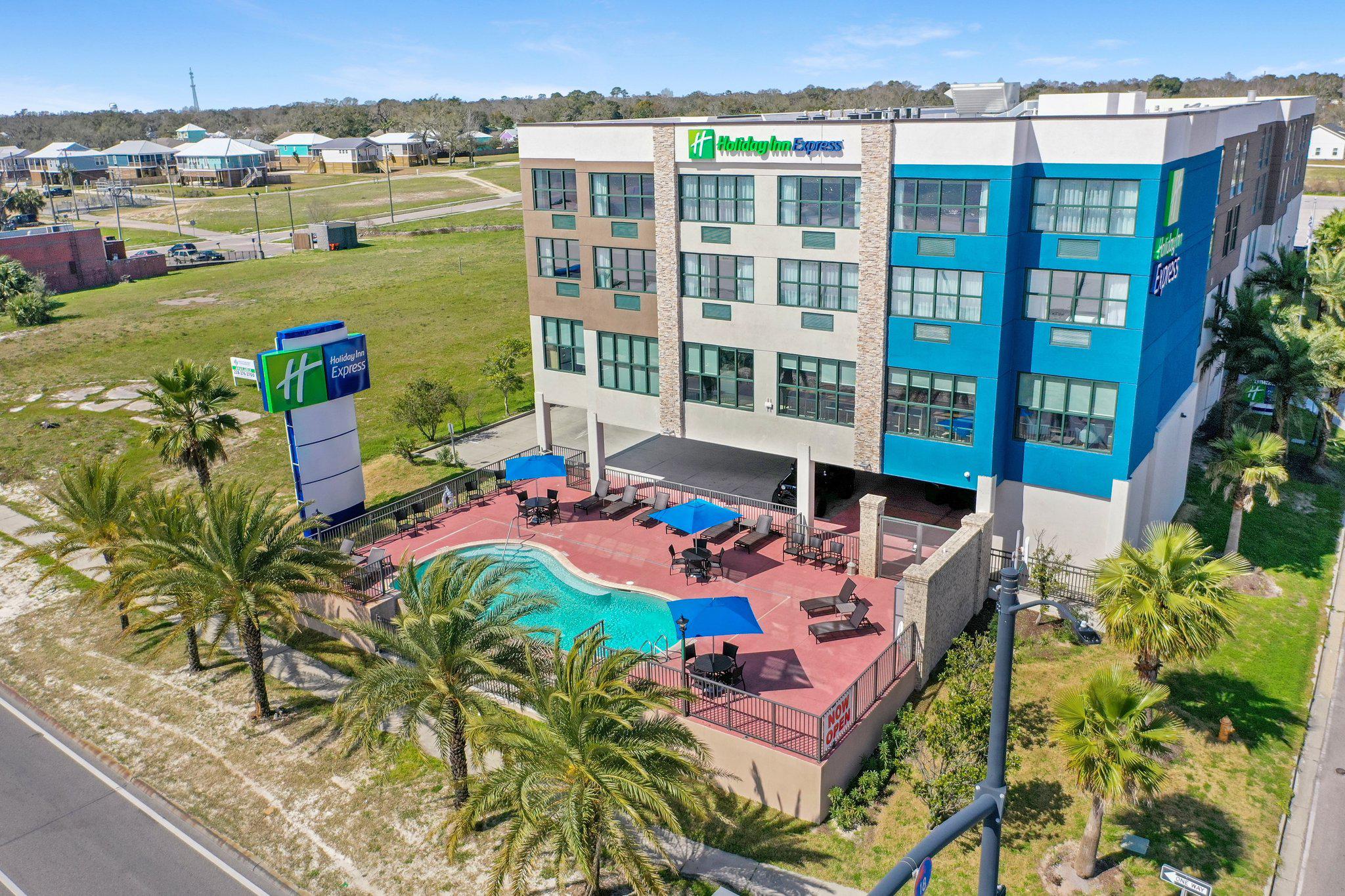 Фото Holiday Inn Express Gulfport Beach, an Ihg Hotel