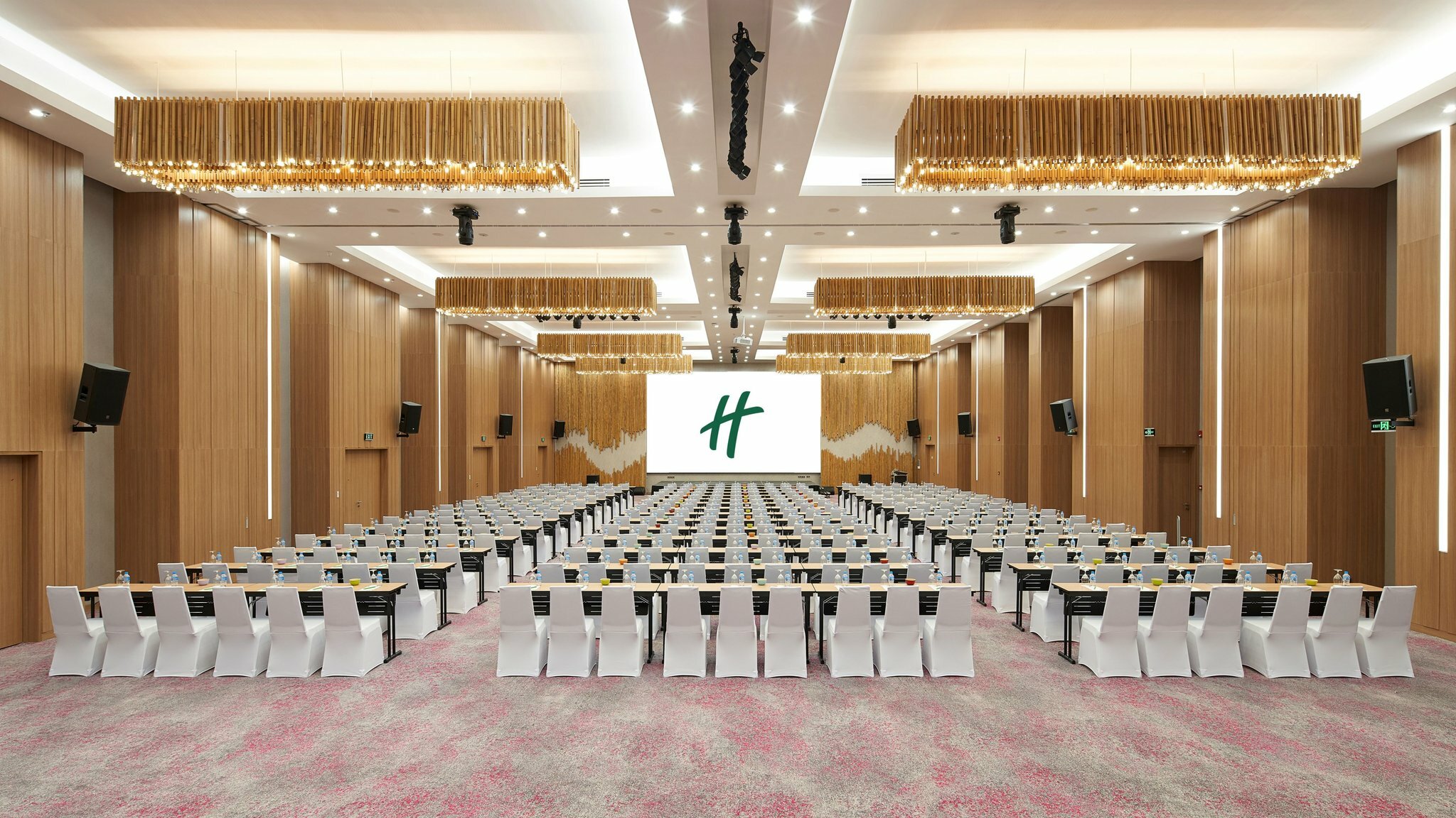 Фото Holiday Inn & Suites Saigon Airport
