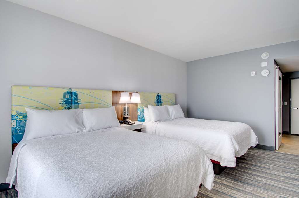 Фото Hampton Inn & Suites Portland West
