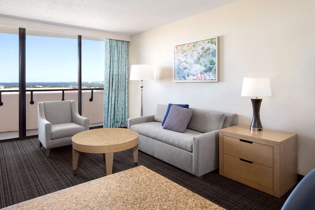 Фото Embassy Suites by Hilton Tampa Airport Westshore
