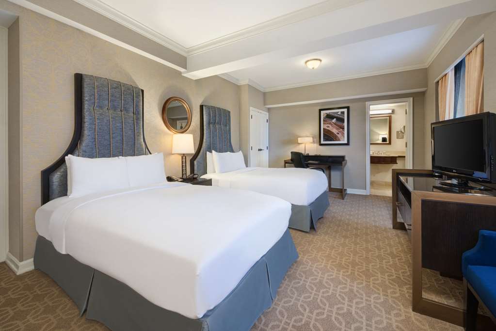 Фото Hilton Milwaukee City Center