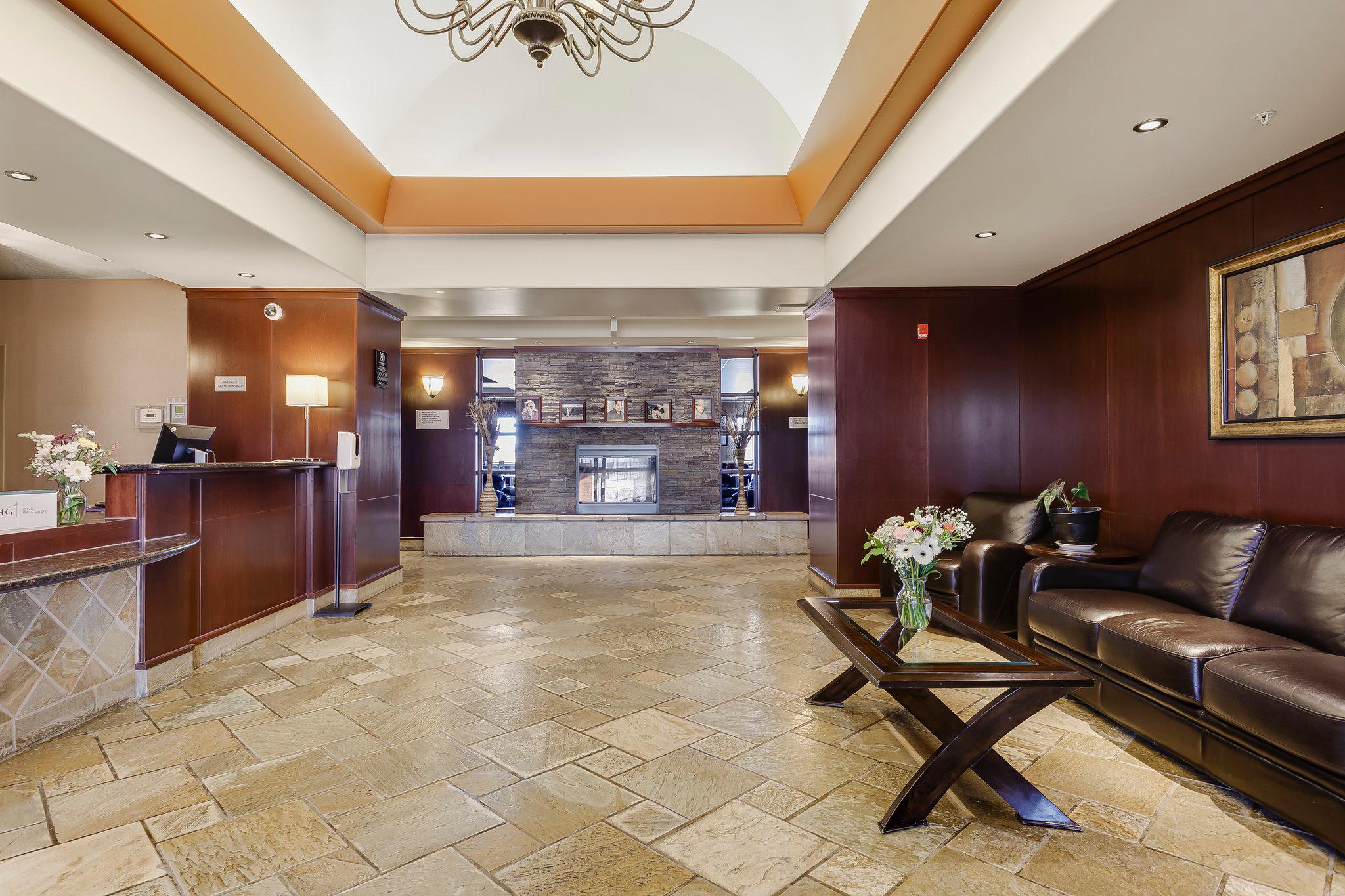 Фото Holiday Inn Express Hotel & Suites Whitecourt, an Ihg Hotel