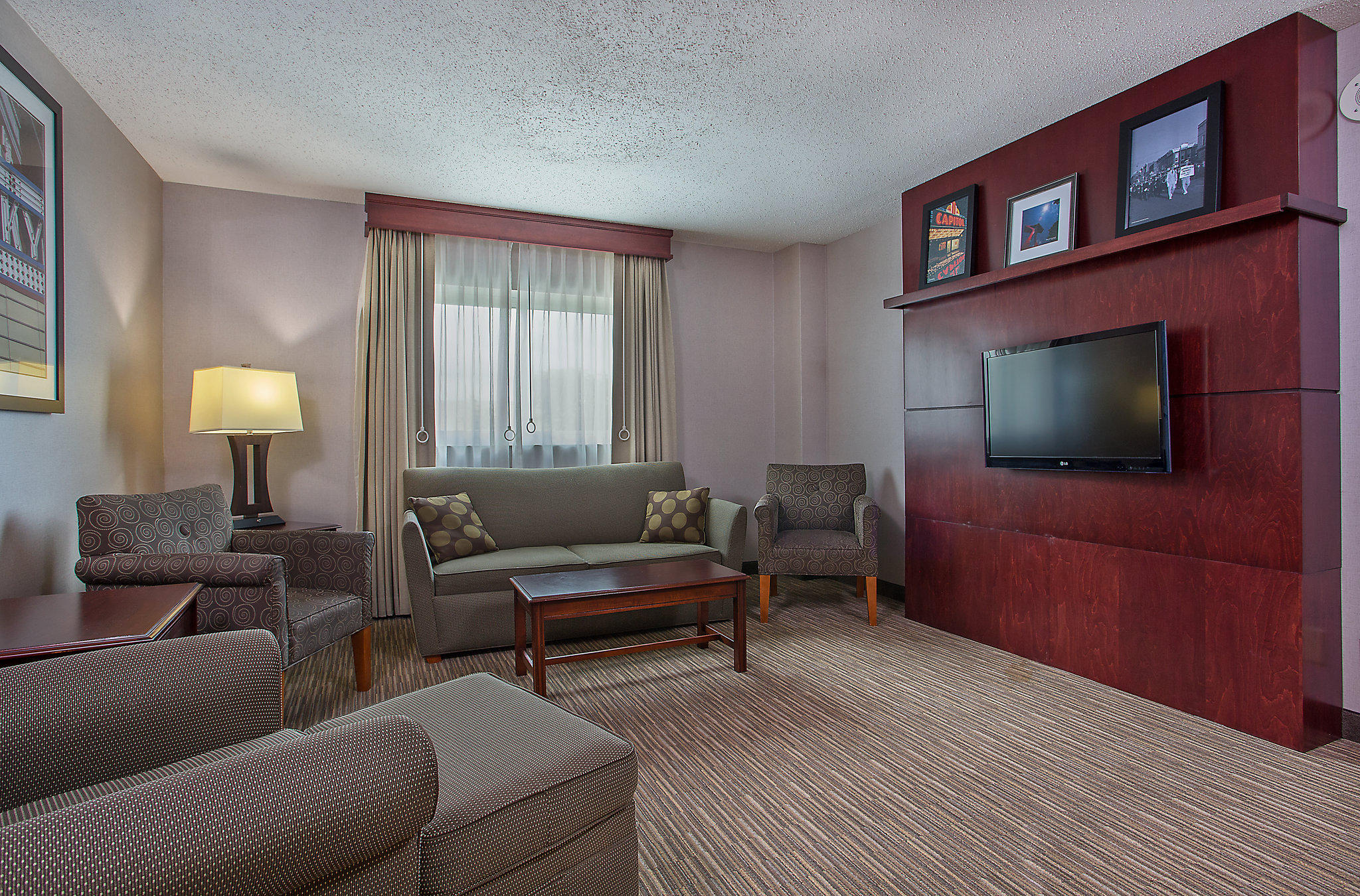 Фото Holiday Inn University Plaza-Bowling Green, an Ihg Hotel