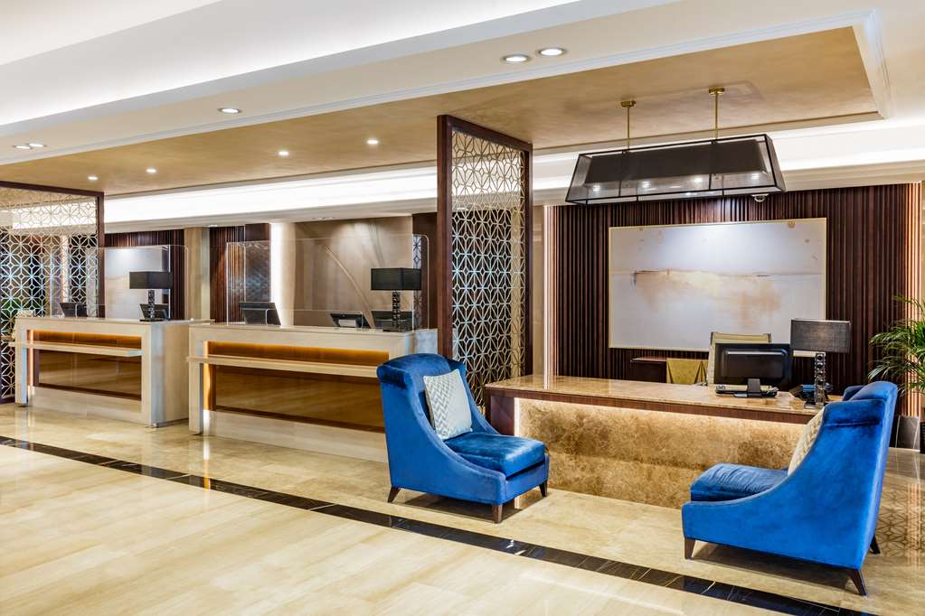 Фото The Diplomat Radisson Blu Hotel, Residence & SPA