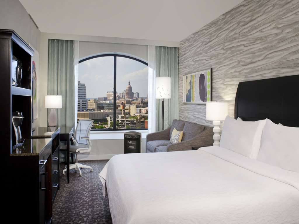 Фото Hilton Garden Inn Austin Downtown