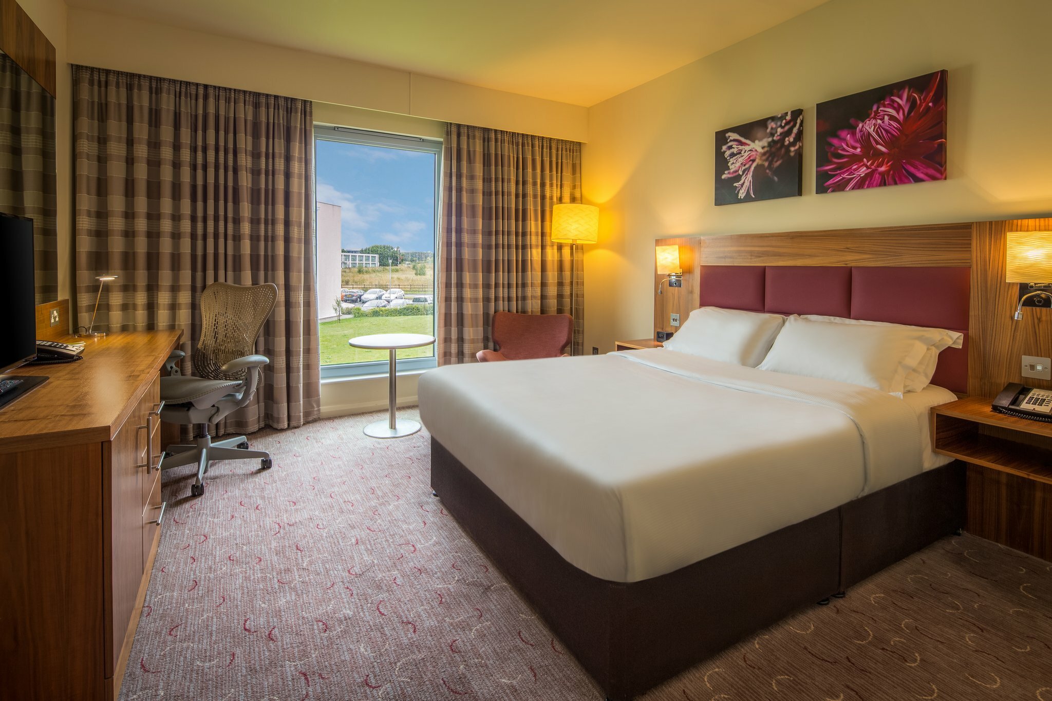 Фото Hilton Garden Inn Luton North