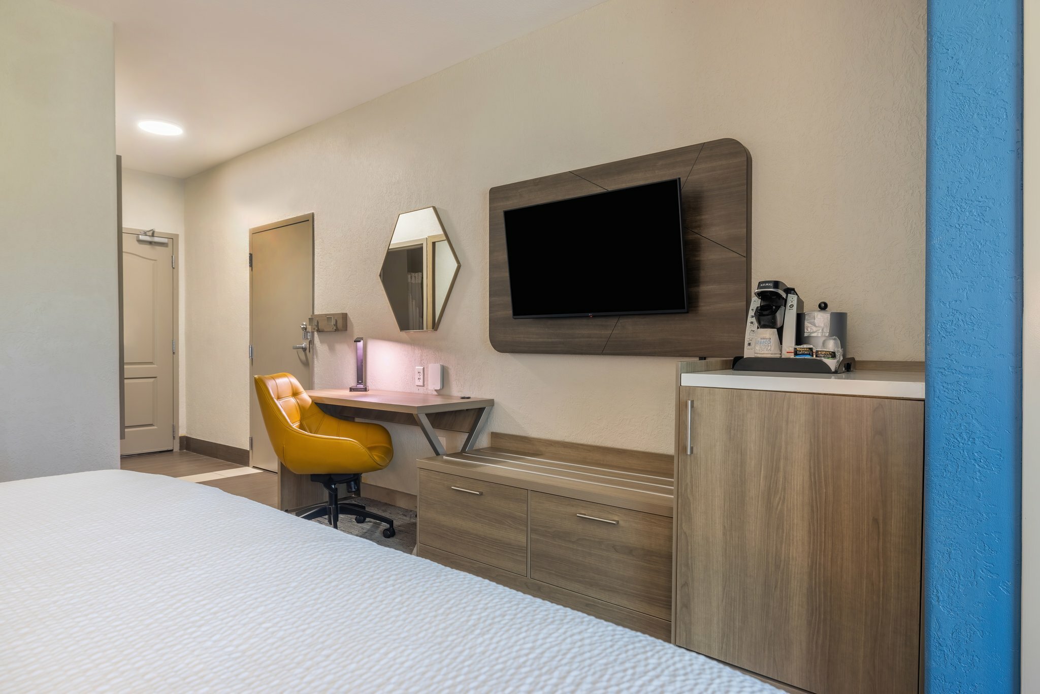 Фото Holiday Inn Express and Suites Kansas City Airport, an Ihg Hotel