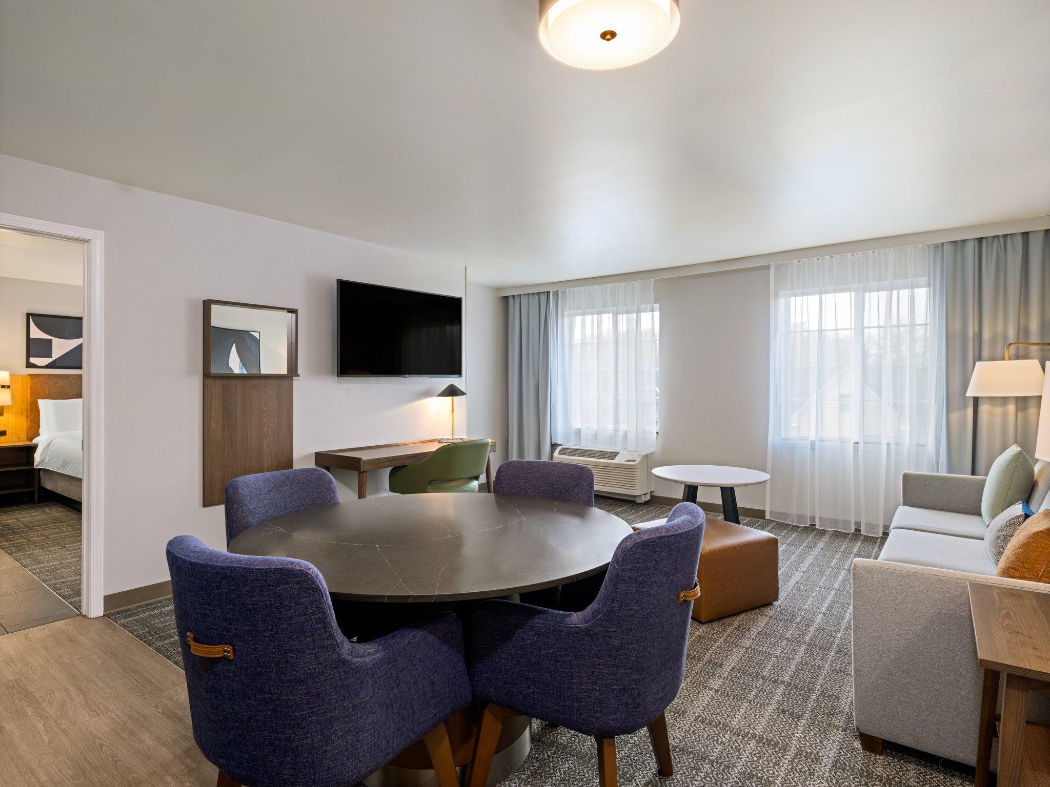 Фото Staybridge Suites Rochester University, an Ihg Hotel
