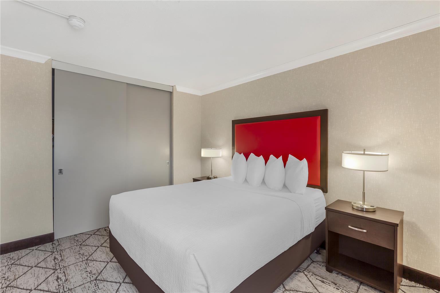 Фото Best Western Plus Rose City Suites