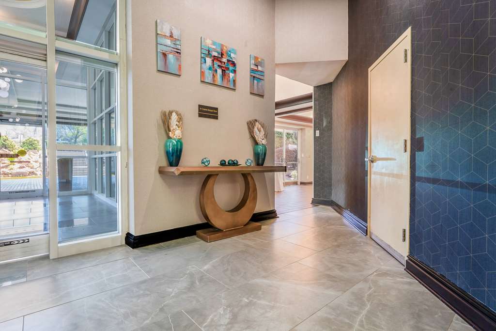 Фото DoubleTree by Hilton South Charlotte Tyvola