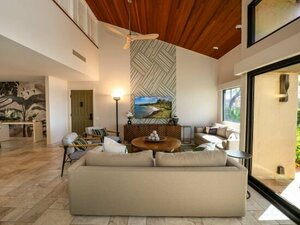 Гостиница Spacious Lanai and Lush Tropical Landscapes - Gorgeous Beachfront Retreat