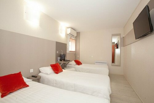 Гостиница Best Hotel Lyon St Priest в Сен-Приесте