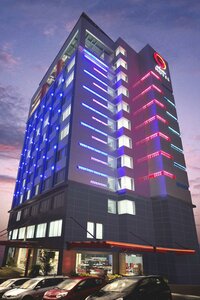 Гостиница G Suites Hotel by Amithya в Сурабае
