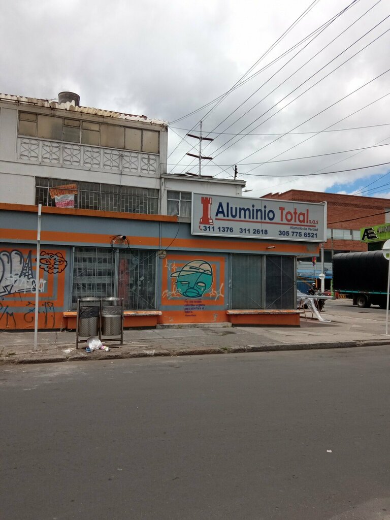 Convenience store Aluminio Total, Bogota, photo