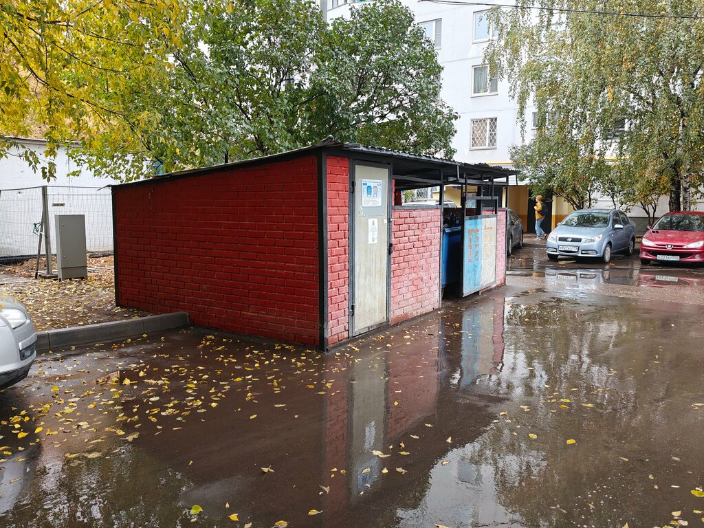 Trash and garbage disposal area Trash and garbage disposal area, Moscow, photo